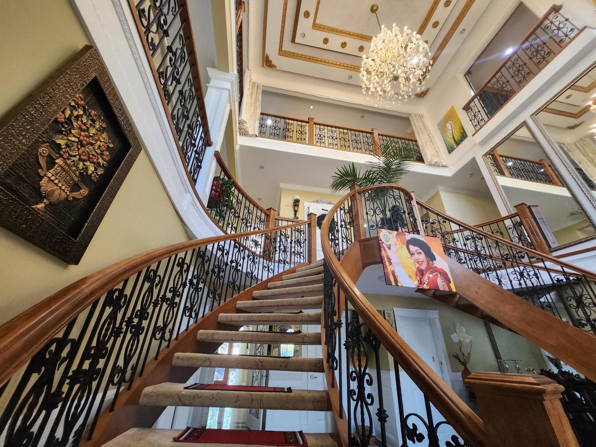 Empress Madani Palace Hotel Суррей Екстер'єр фото