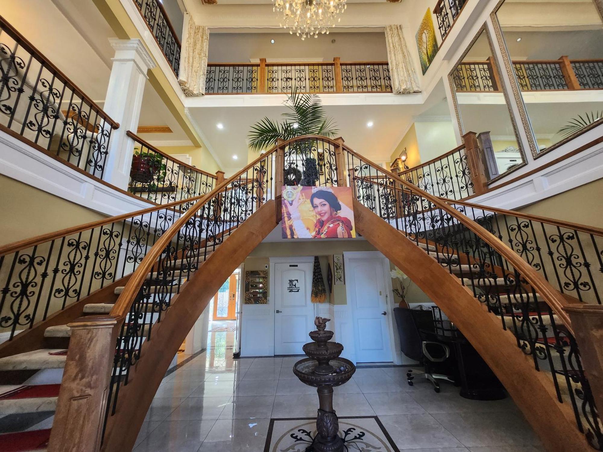 Empress Madani Palace Hotel Суррей Екстер'єр фото